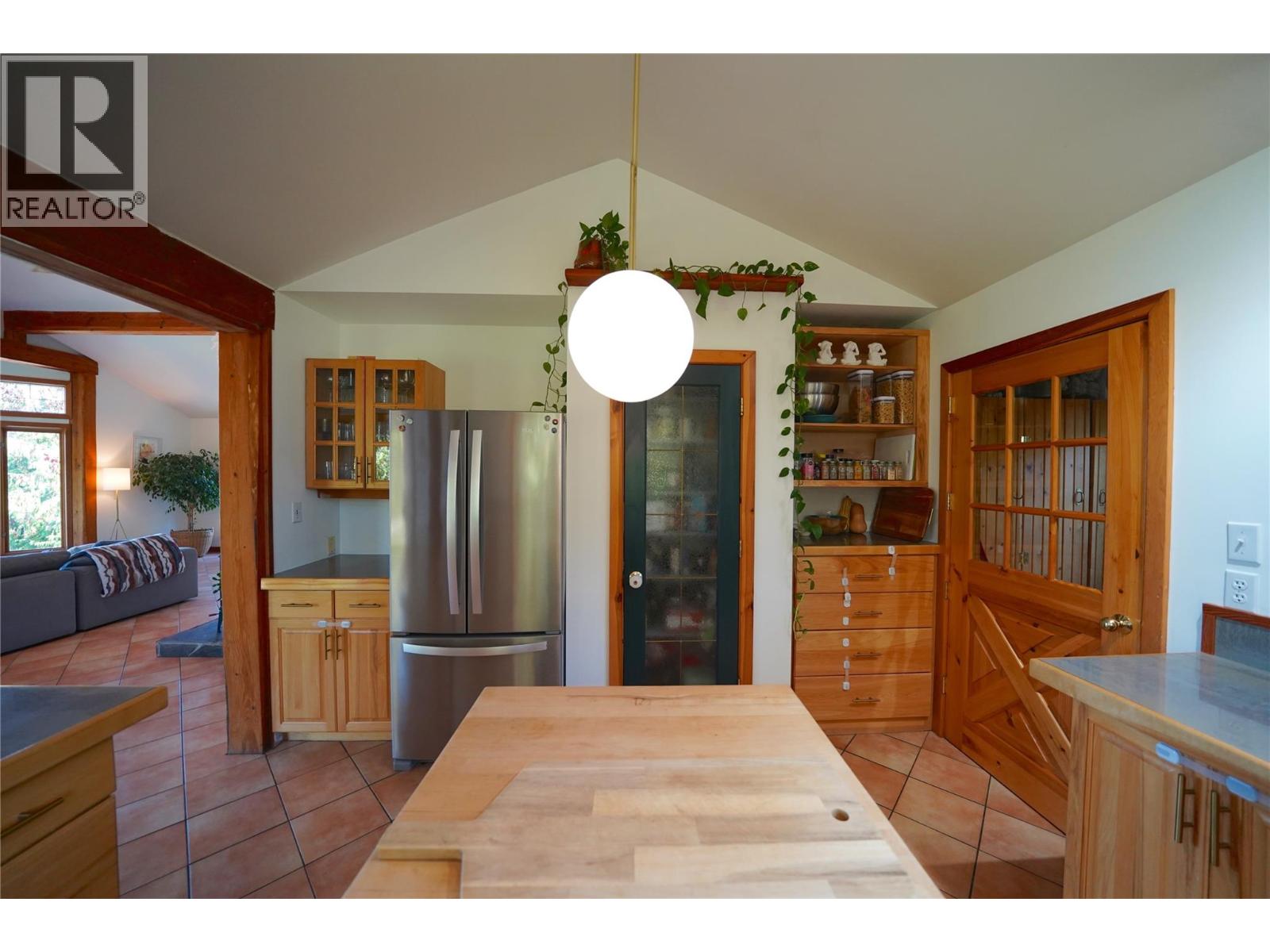 230 Rainbow Ridge Road, Procter