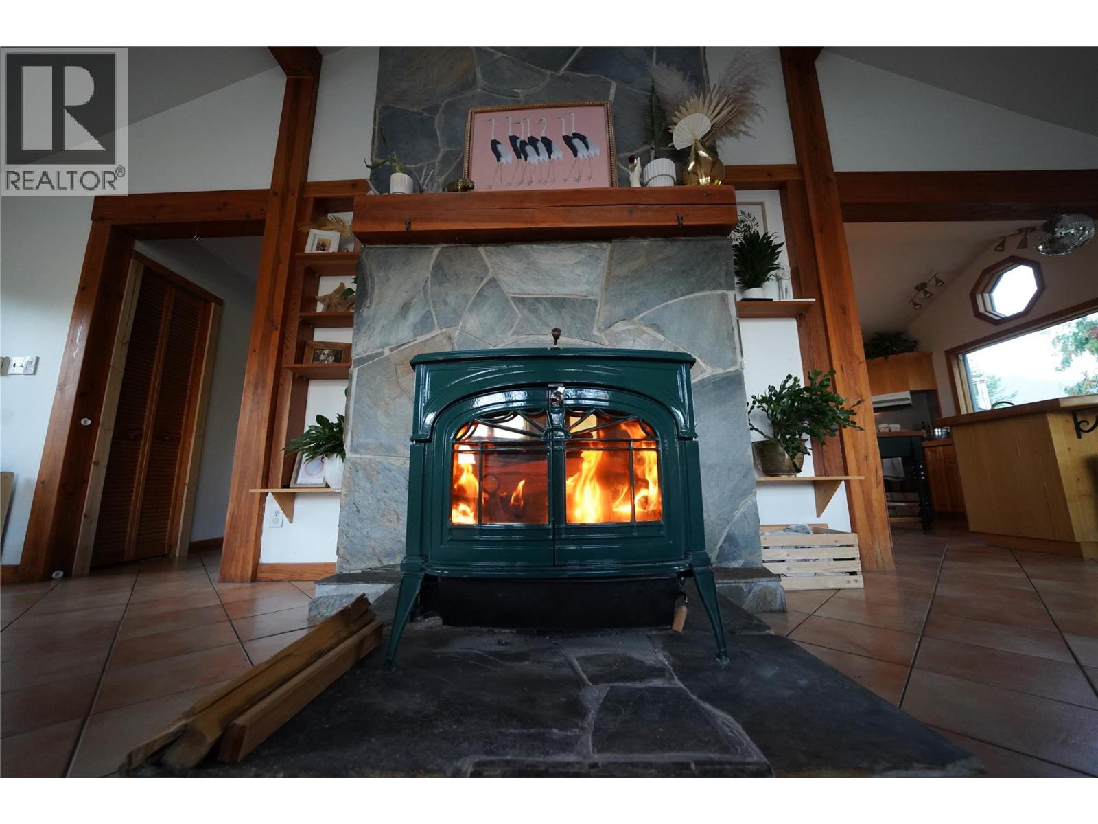 230 Rainbow Ridge Road, Procter