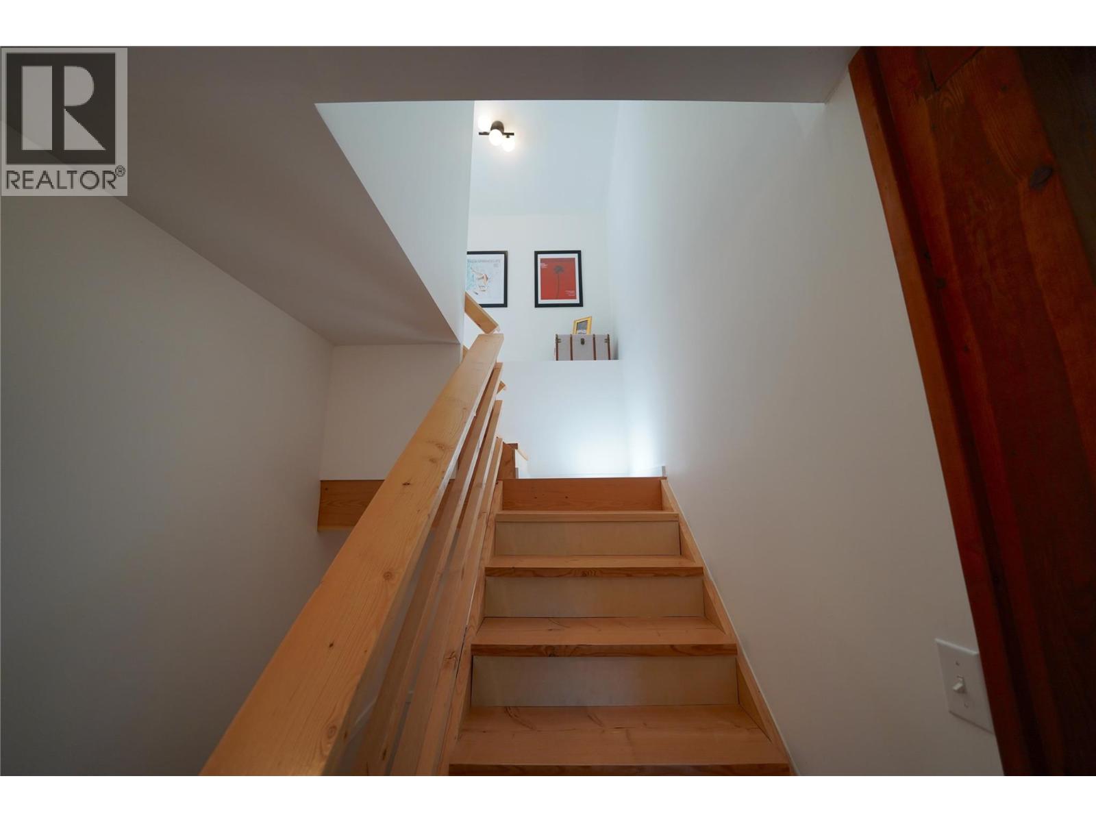 230 Rainbow Ridge Road, Procter