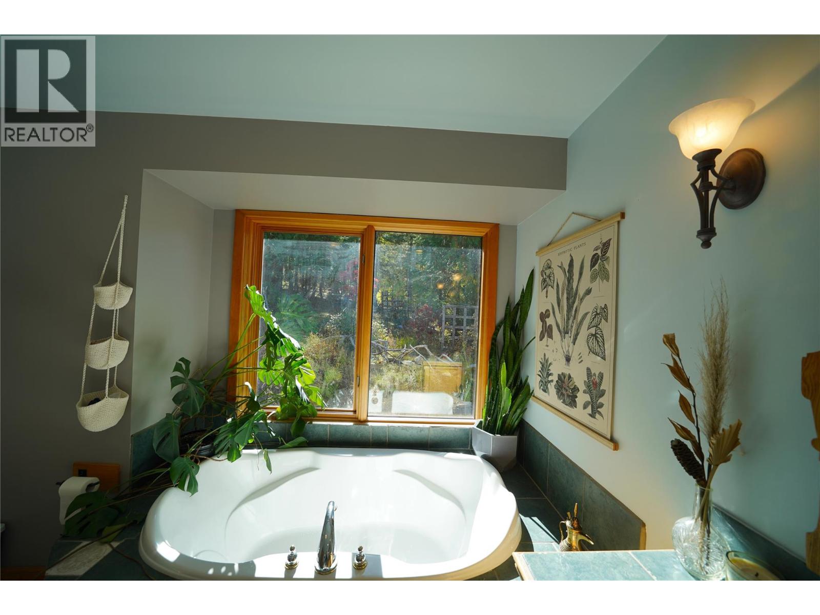 230 Rainbow Ridge Road, Procter