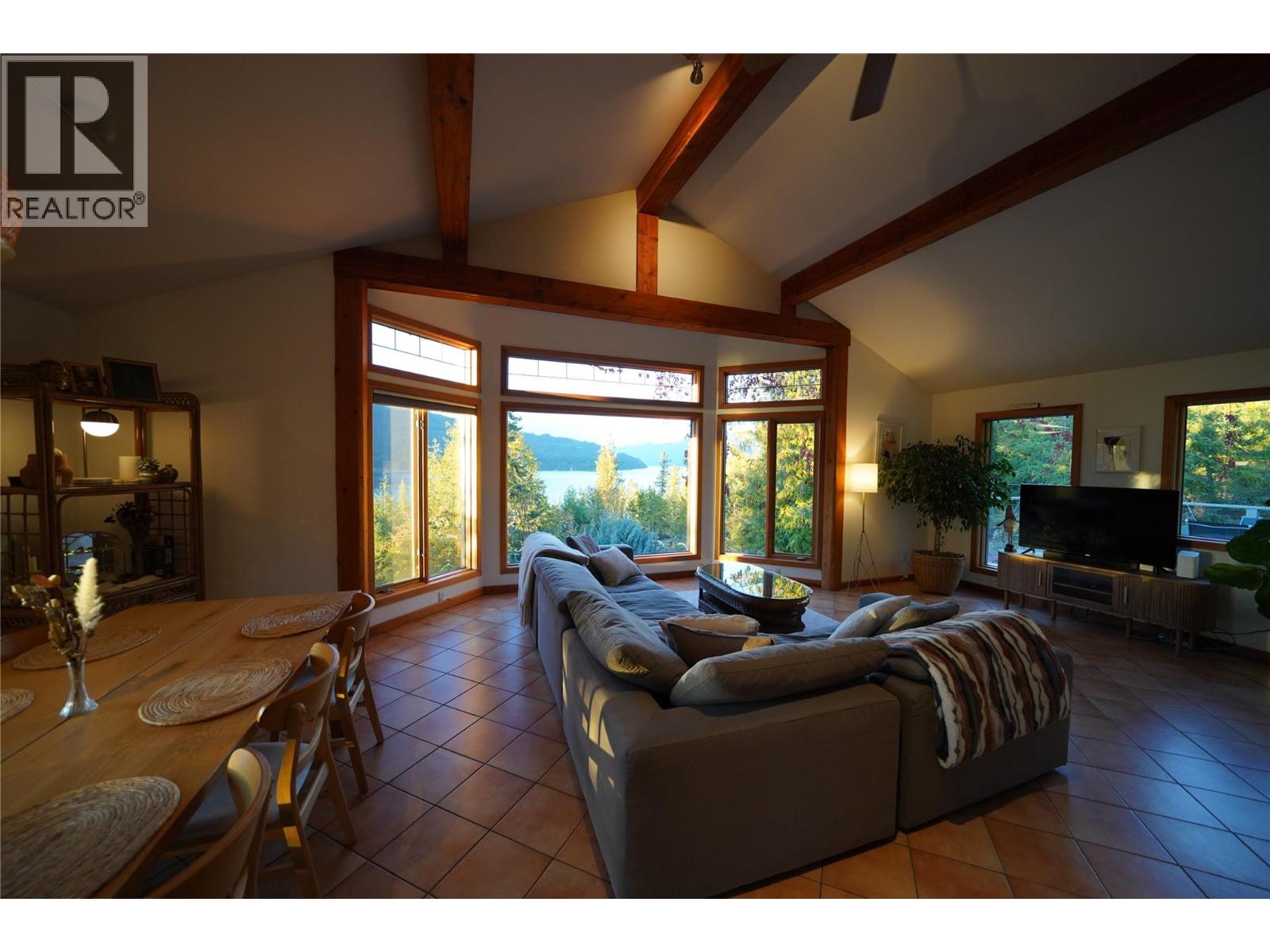 230 Rainbow Ridge Road, Procter