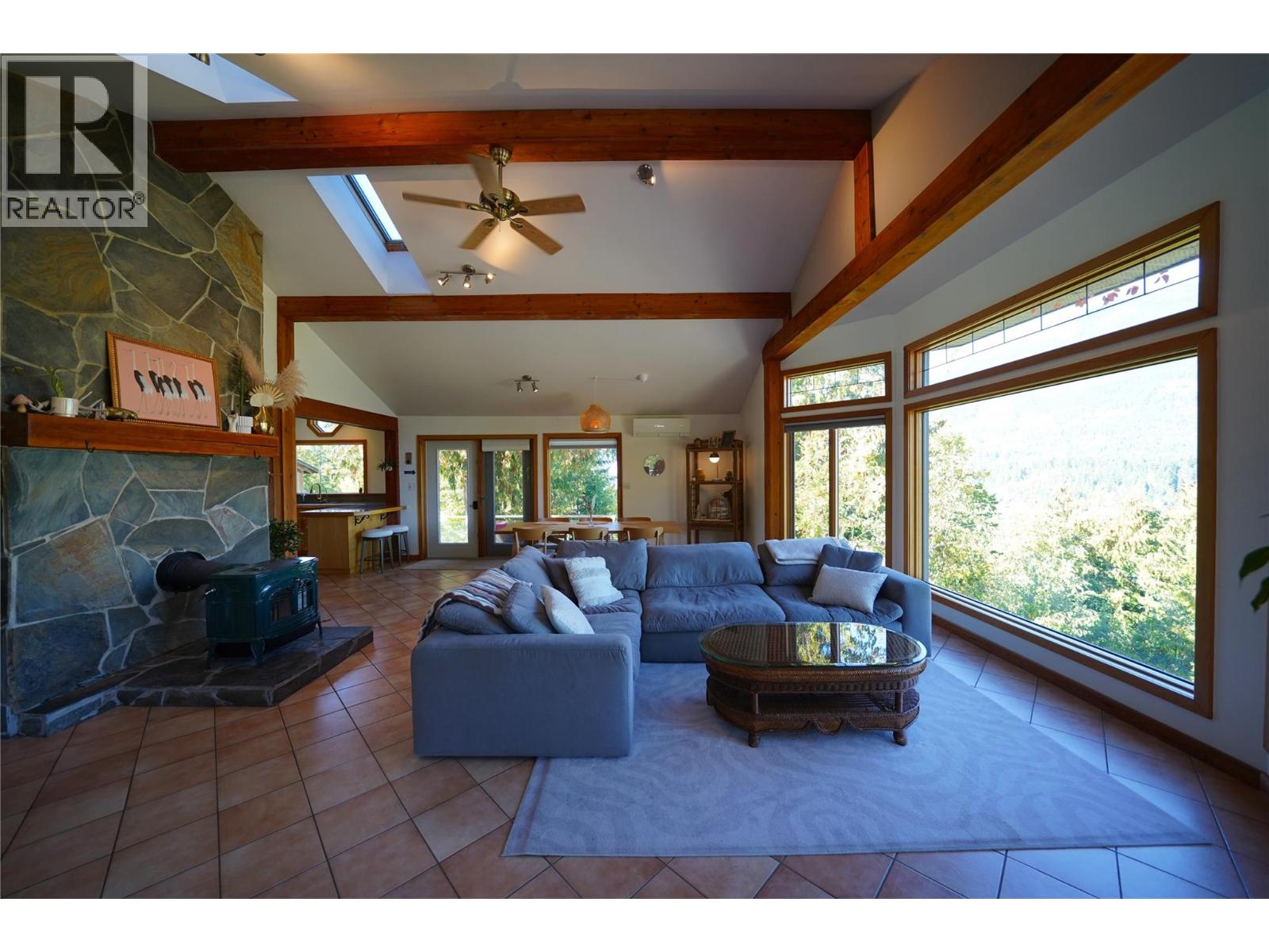 230 Rainbow Ridge Road, Procter