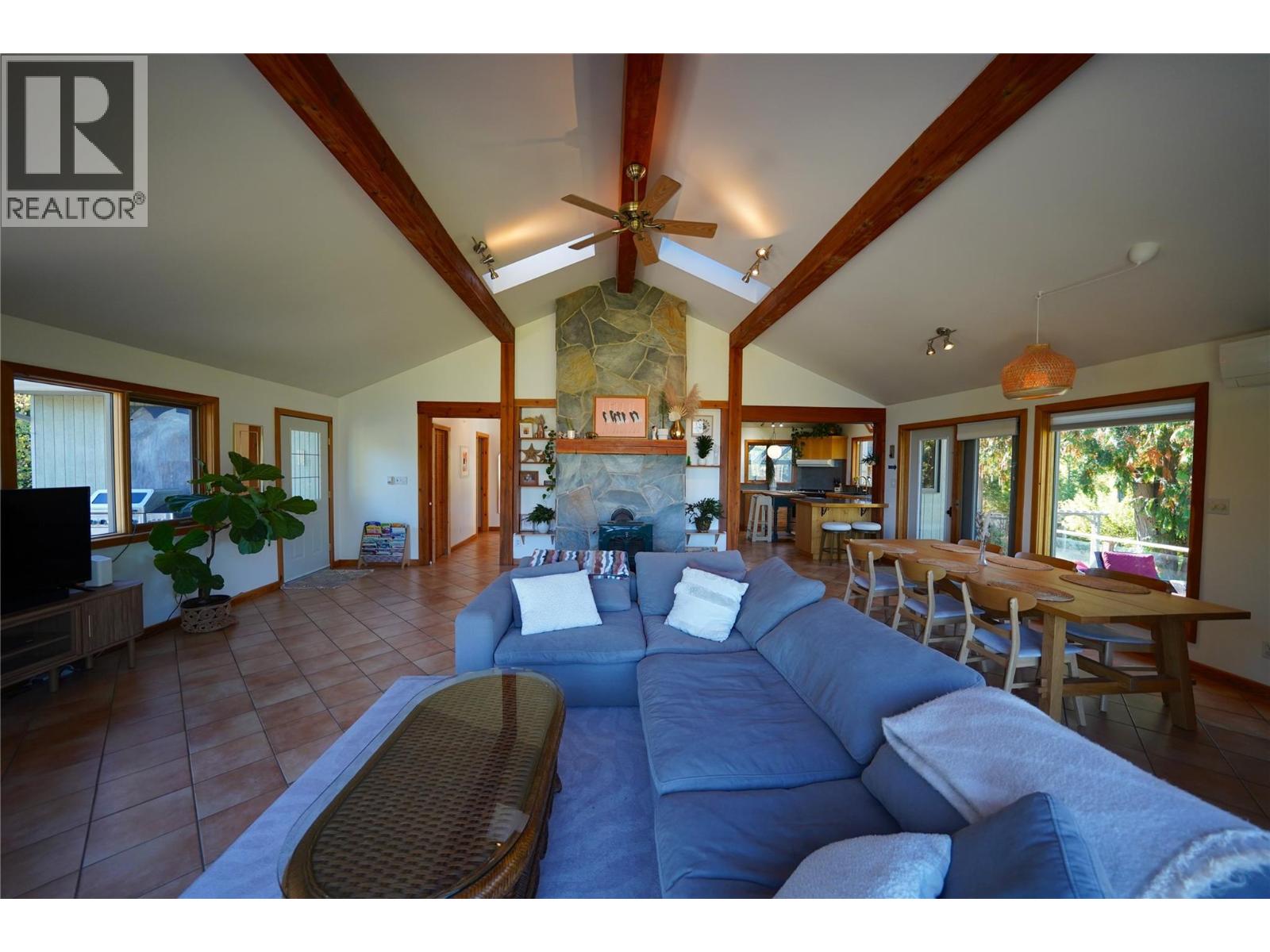 230 Rainbow Ridge Road, Procter