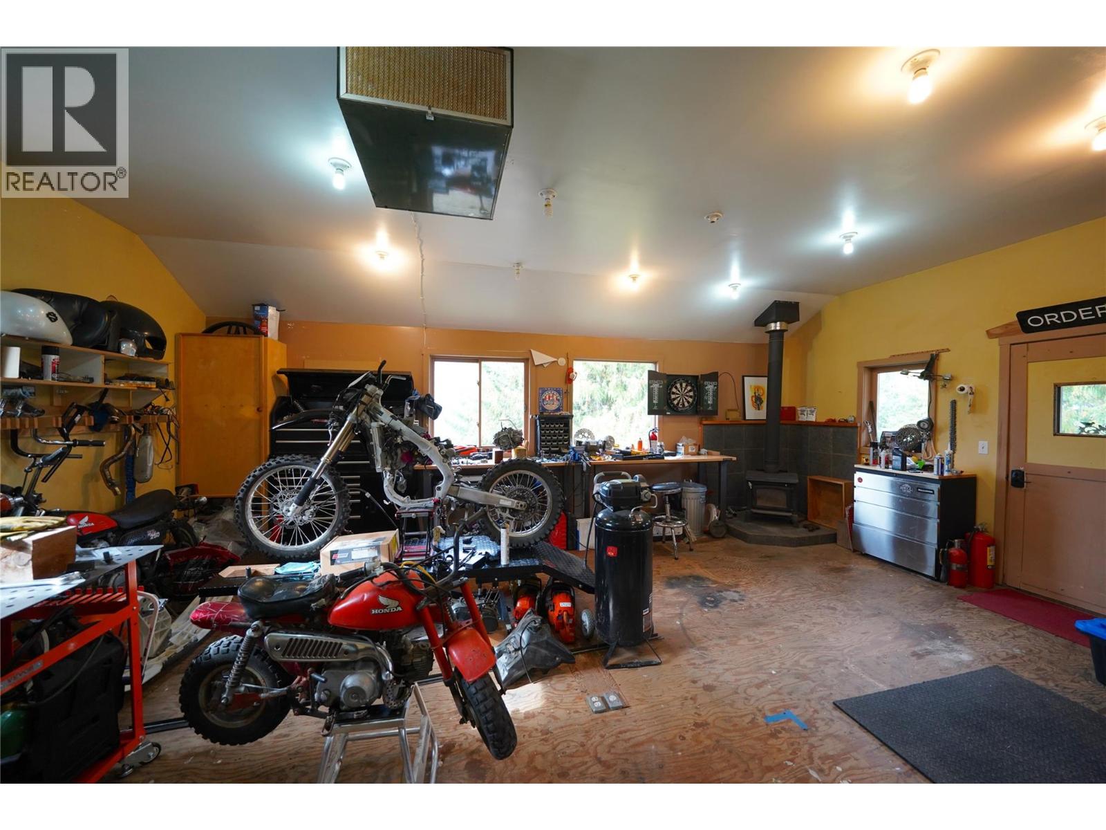 230 Rainbow Ridge Road, Procter