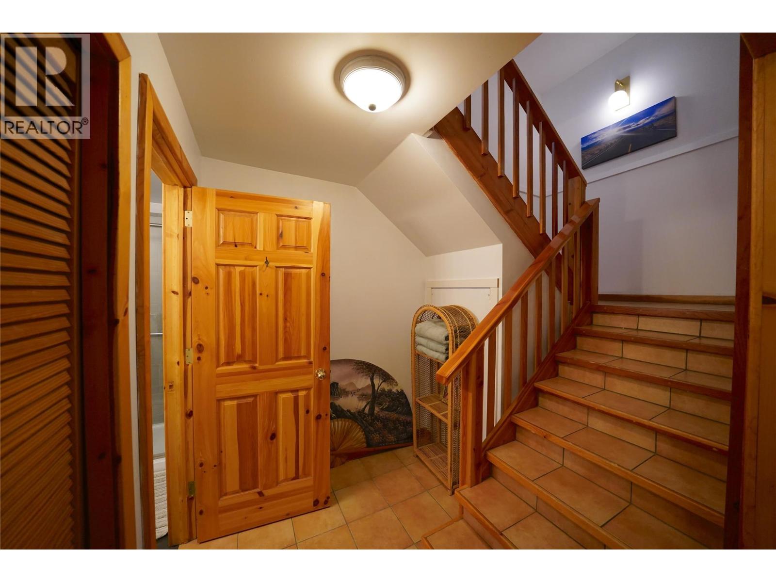 230 Rainbow Ridge Road, Procter