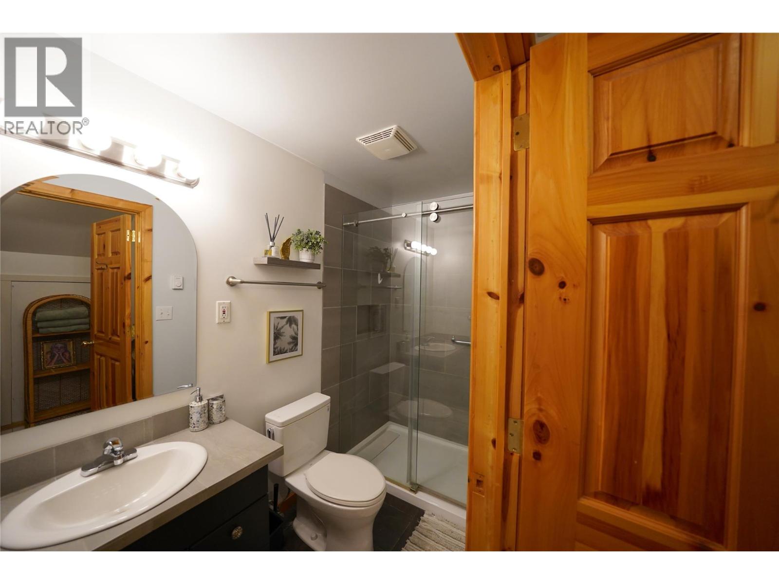 230 Rainbow Ridge Road, Procter