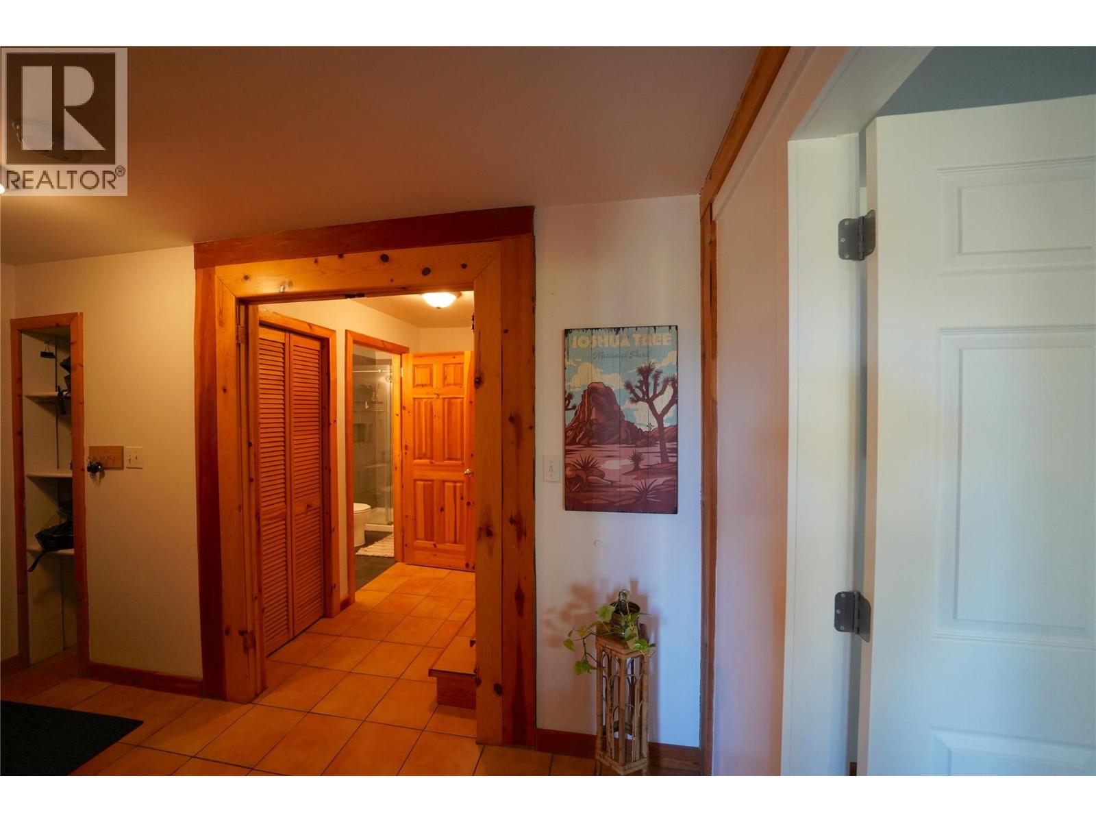 230 Rainbow Ridge Road, Procter