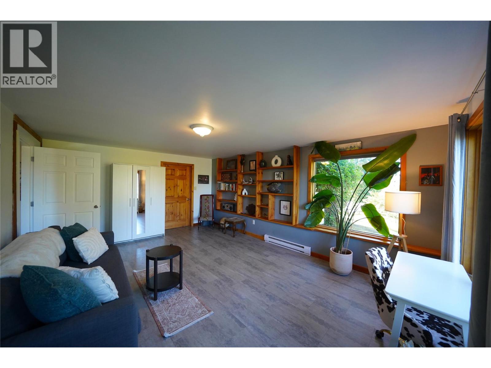 230 Rainbow Ridge Road, Procter