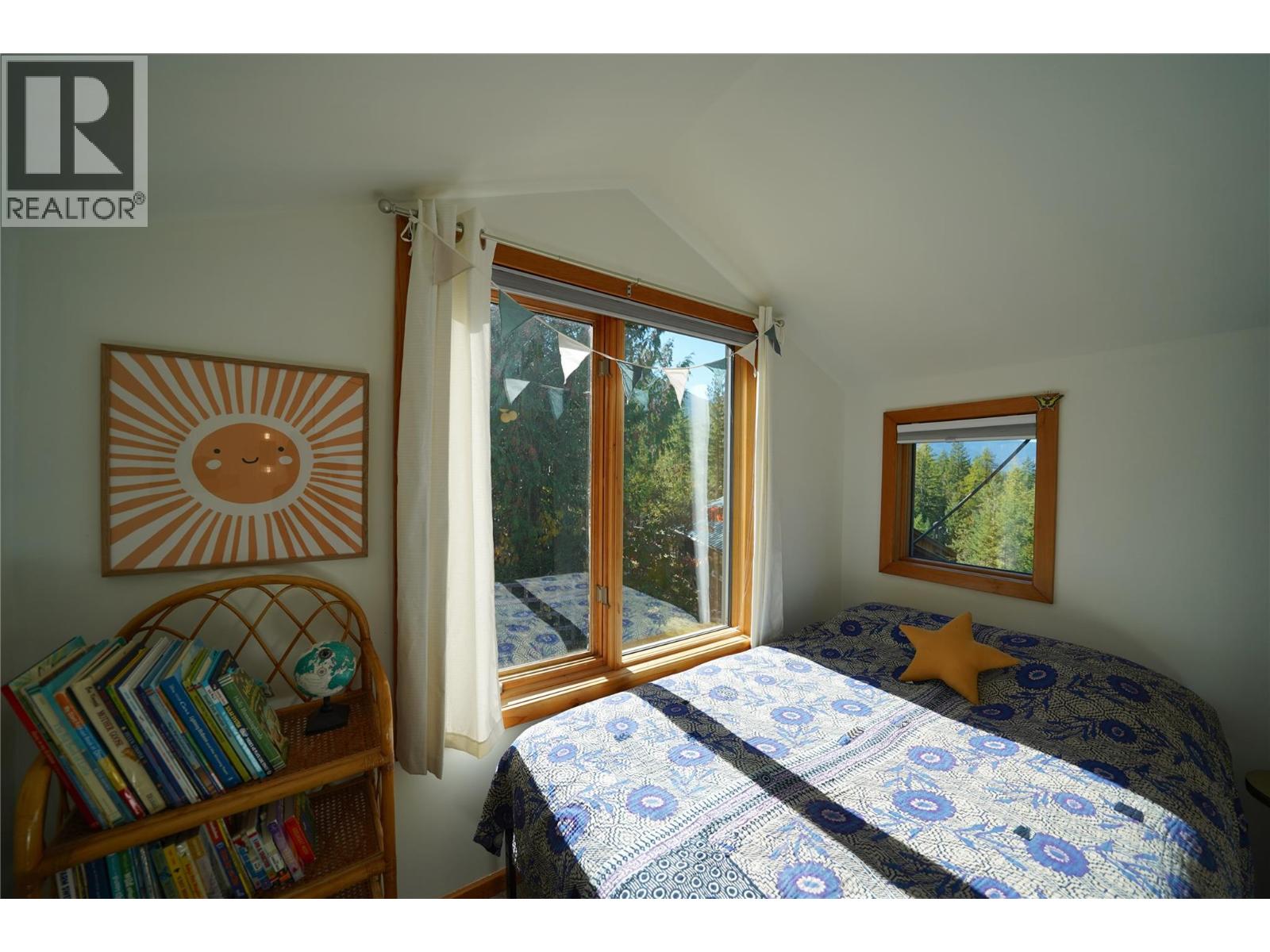 230 Rainbow Ridge Road, Procter