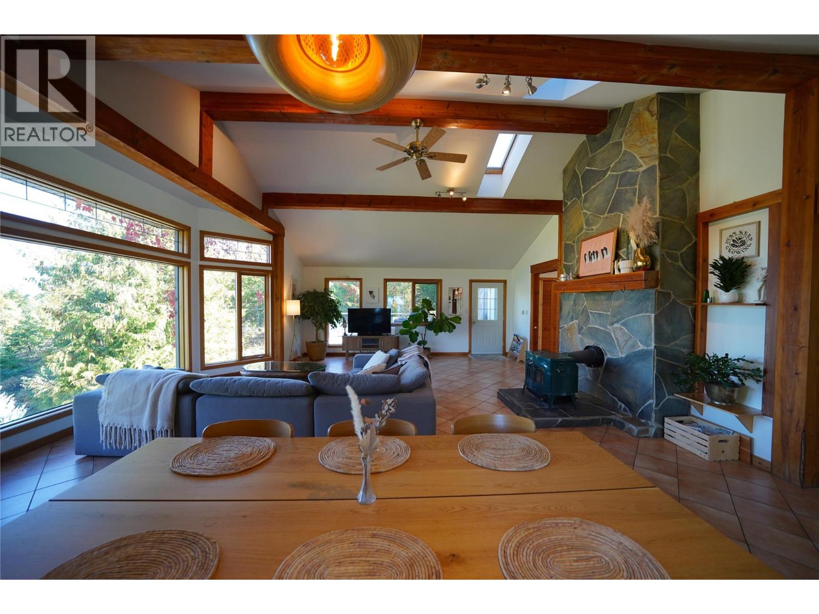 230 Rainbow Ridge Road, Procter