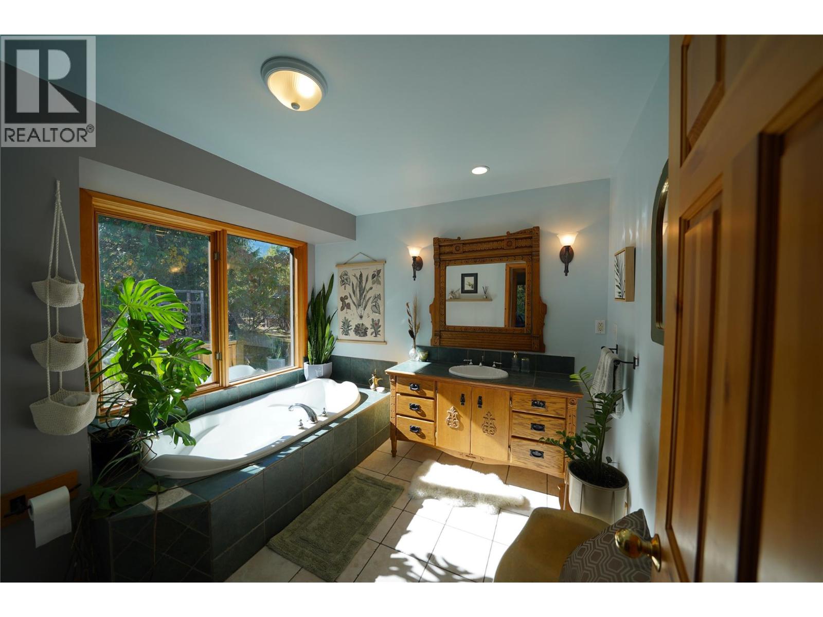 230 Rainbow Ridge Road, Procter