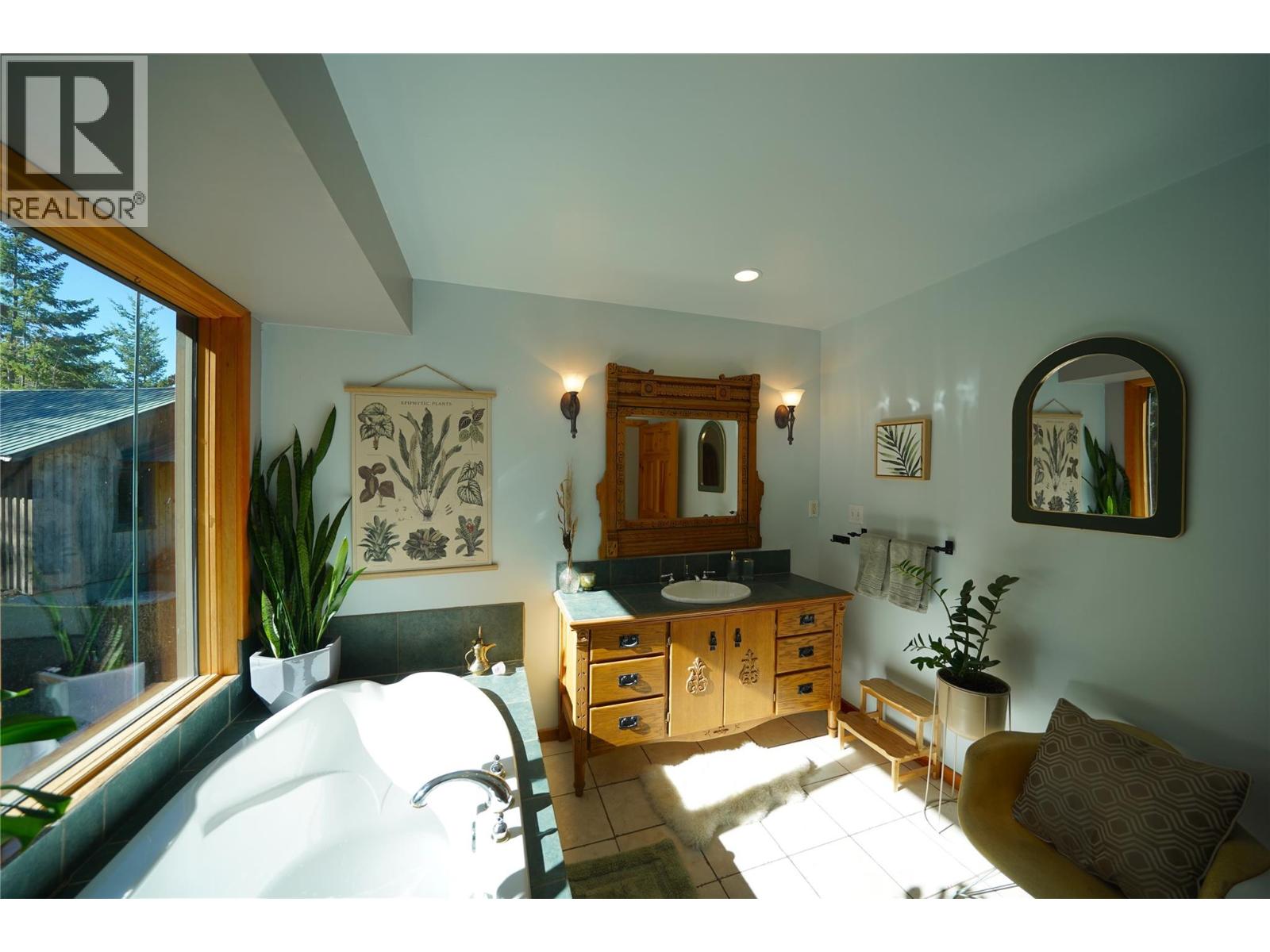 230 Rainbow Ridge Road, Procter