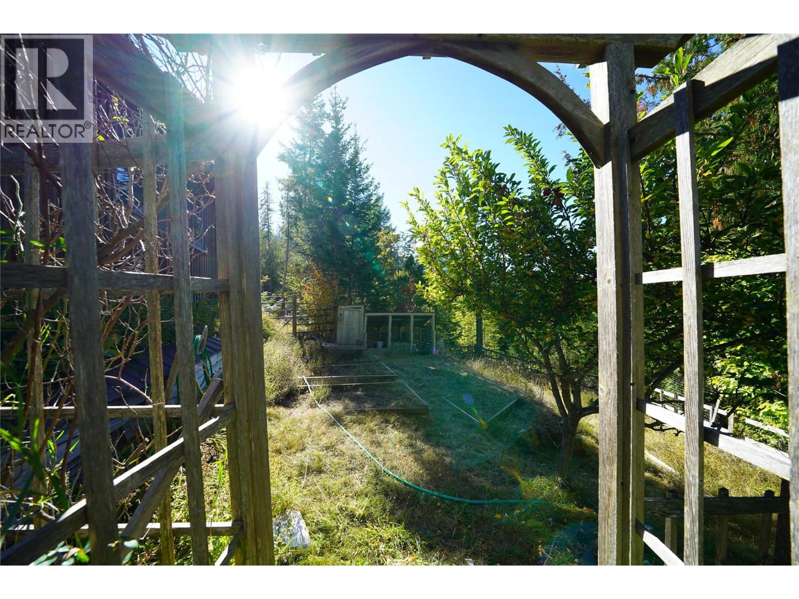 230 Rainbow Ridge Road, Procter