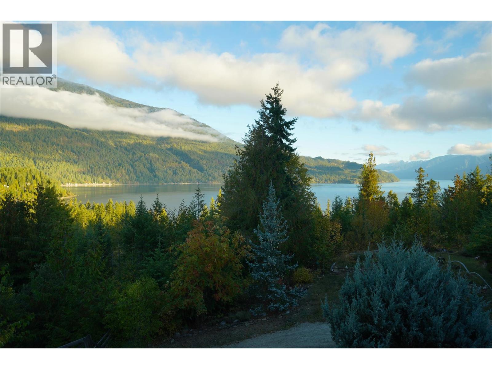 230 Rainbow Ridge Road, Procter