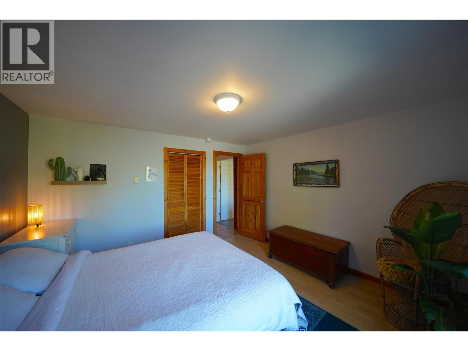 230 Rainbow Ridge Road, Procter