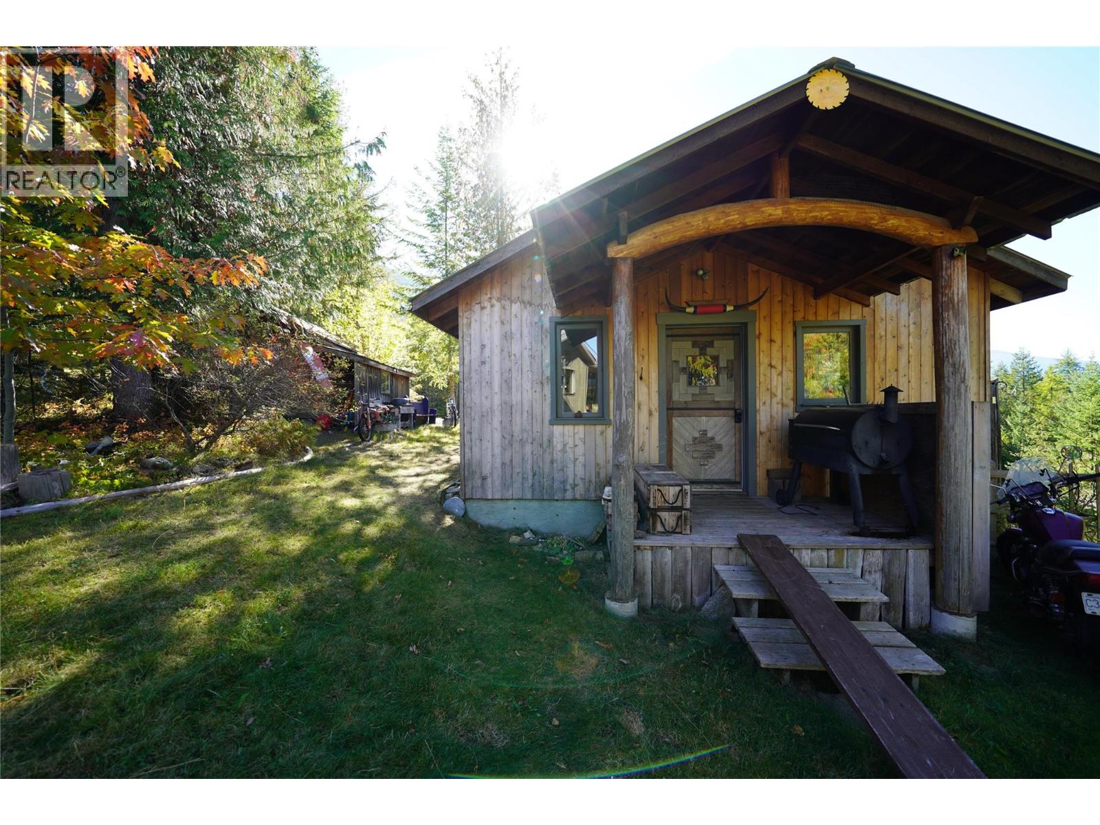 230 Rainbow Ridge Road, Procter