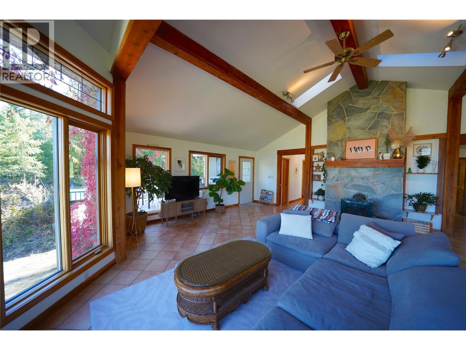 230 Rainbow Ridge Road, Procter