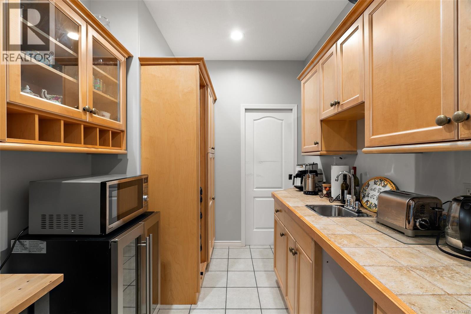 11327 Nitinat Rd, North Saanich