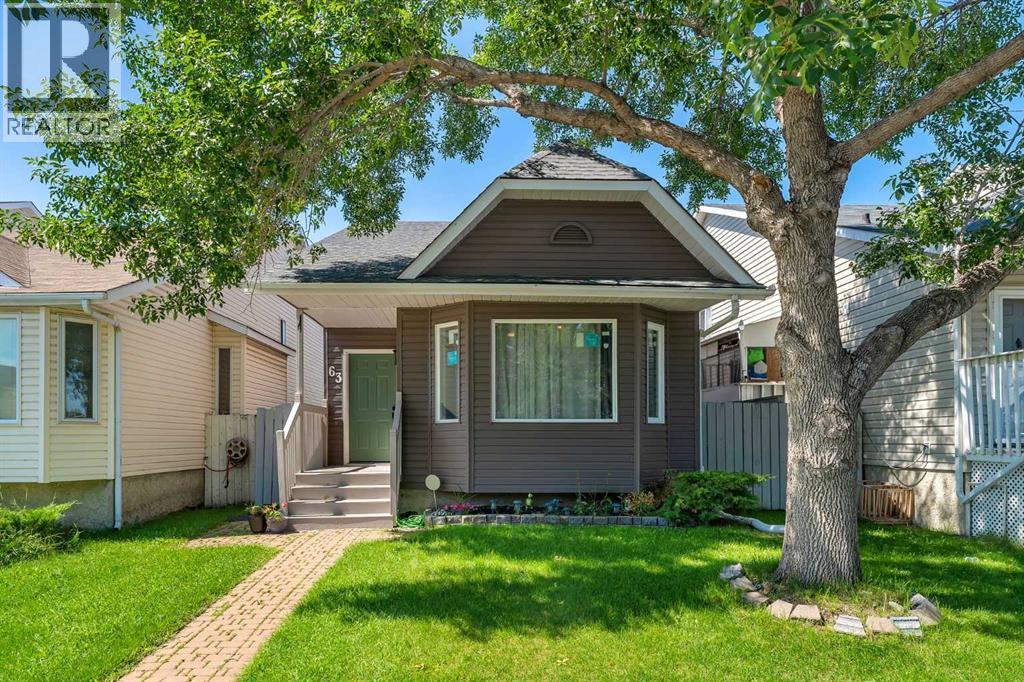 Single Family House 3 Level for Sale in  Erin Green Way SE Erin Woods Calgary 