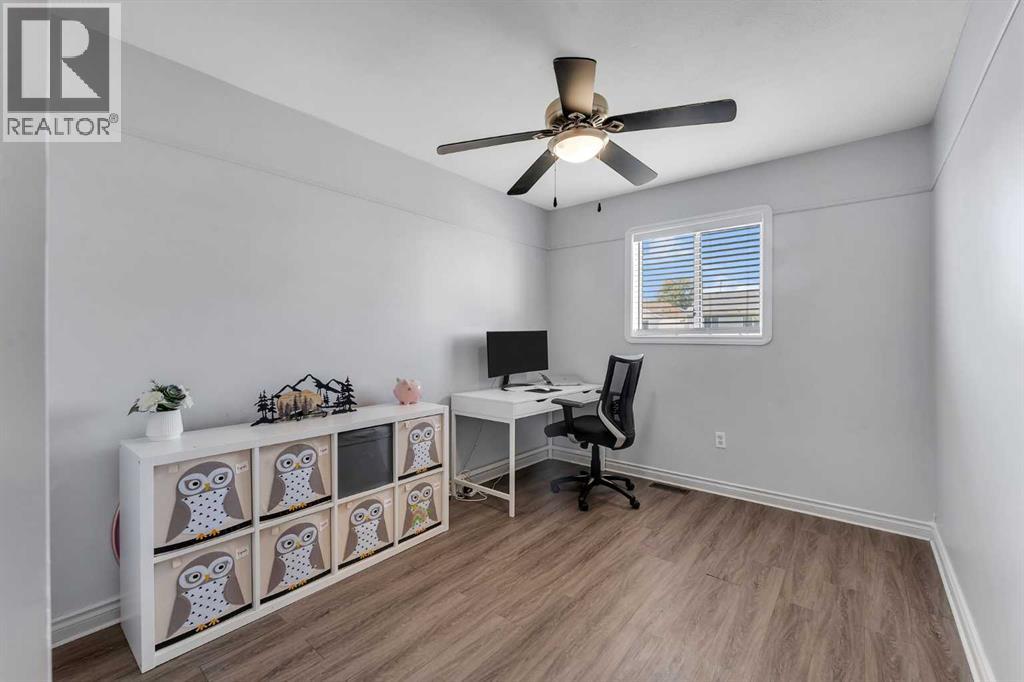 Single Family House 3 Level for Sale in  Erin Green Way SE Erin Woods Calgary 