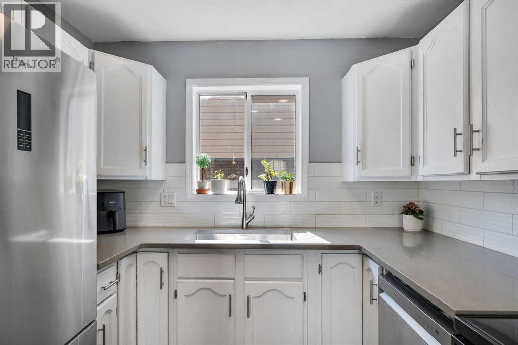 Single Family House 3 Level for Sale in  Erin Green Way SE Erin Woods Calgary 