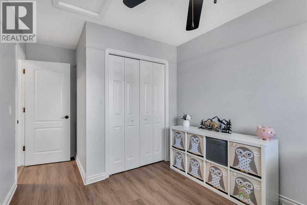 Single Family House 3 Level for Sale in  Erin Green Way SE Erin Woods Calgary 