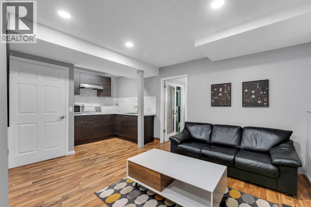 Single Family House 3 Level for Sale in  Erin Green Way SE Erin Woods Calgary 