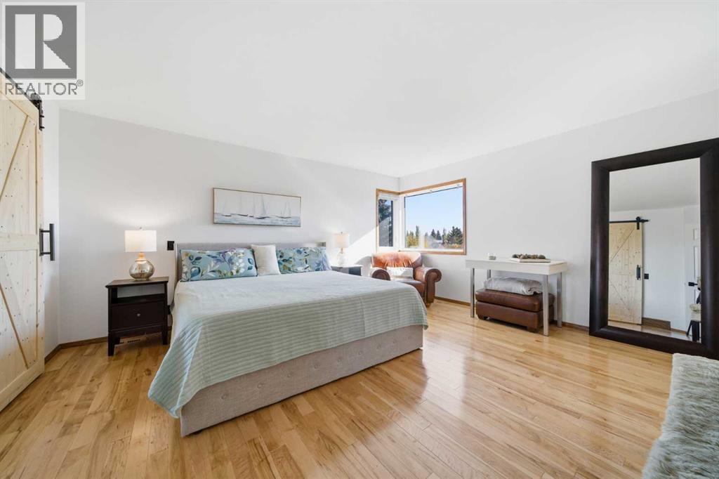 Single Family House for Sale in  Sceptre Close NW Scenic Acres Calgary 