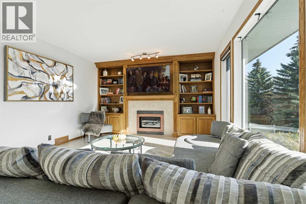 Single Family House for Sale in  Sceptre Close NW Scenic Acres Calgary 