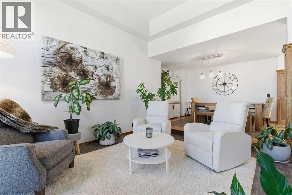 Single Family House for Sale in  Sceptre Close NW Scenic Acres Calgary 