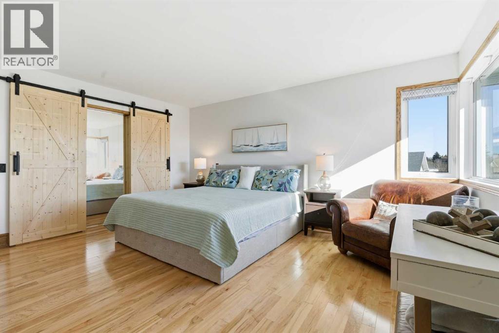 Single Family House for Sale in  Sceptre Close NW Scenic Acres Calgary 