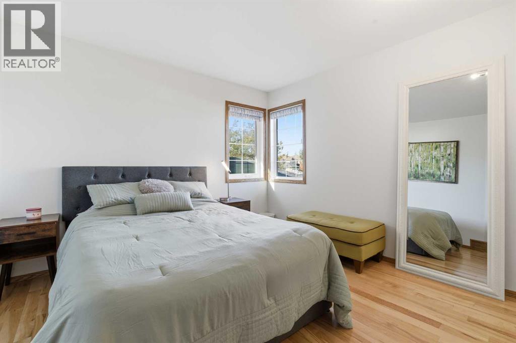 Single Family House for Sale in  Sceptre Close NW Scenic Acres Calgary 