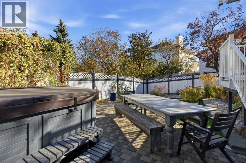 Single Family House for Sale in  Sceptre Close NW Scenic Acres Calgary 