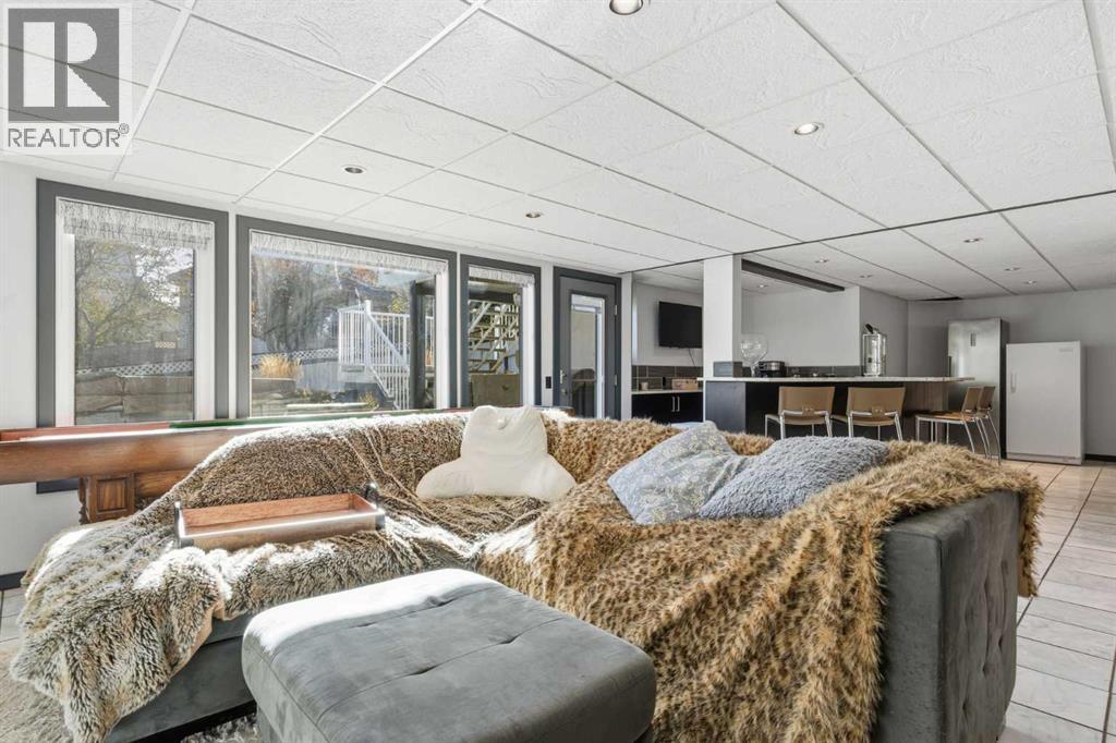 Single Family House for Sale in  Sceptre Close NW Scenic Acres Calgary 