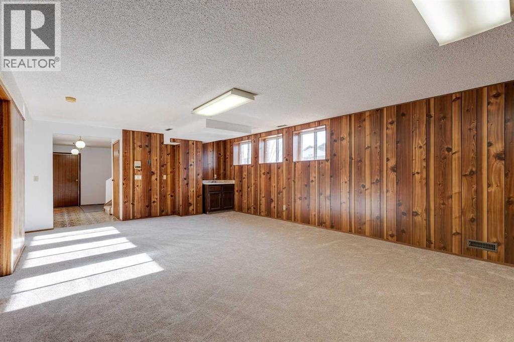 Single Family House Bungalow for Sale in  Beacham Rise NW Beddington Heights Calgary 