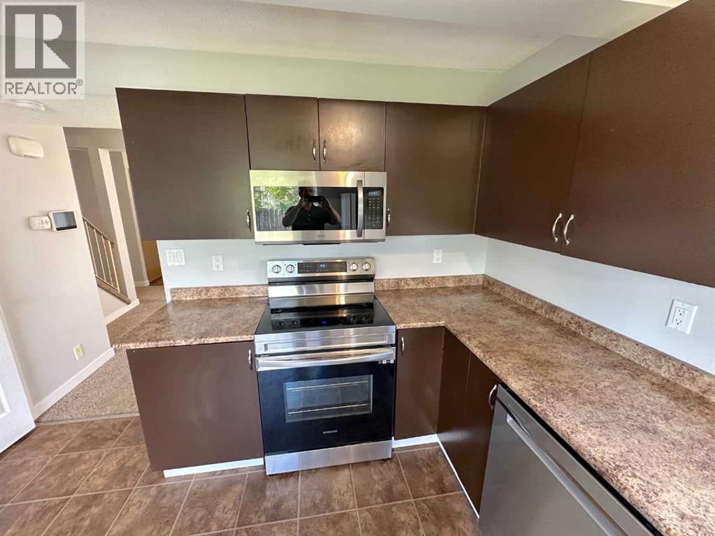 Single Family House for Sale in  Good Crescent Glendale Red Deer 