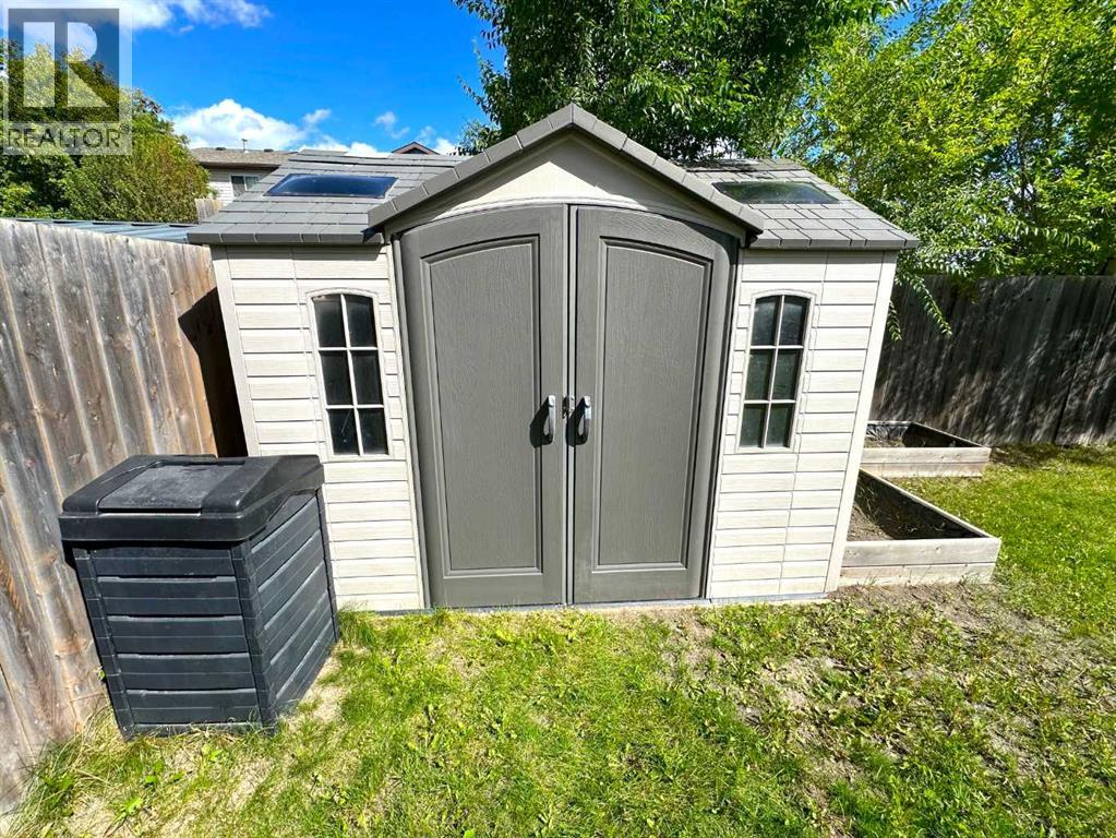 Single Family House for Sale in  Good Crescent Glendale Red Deer 