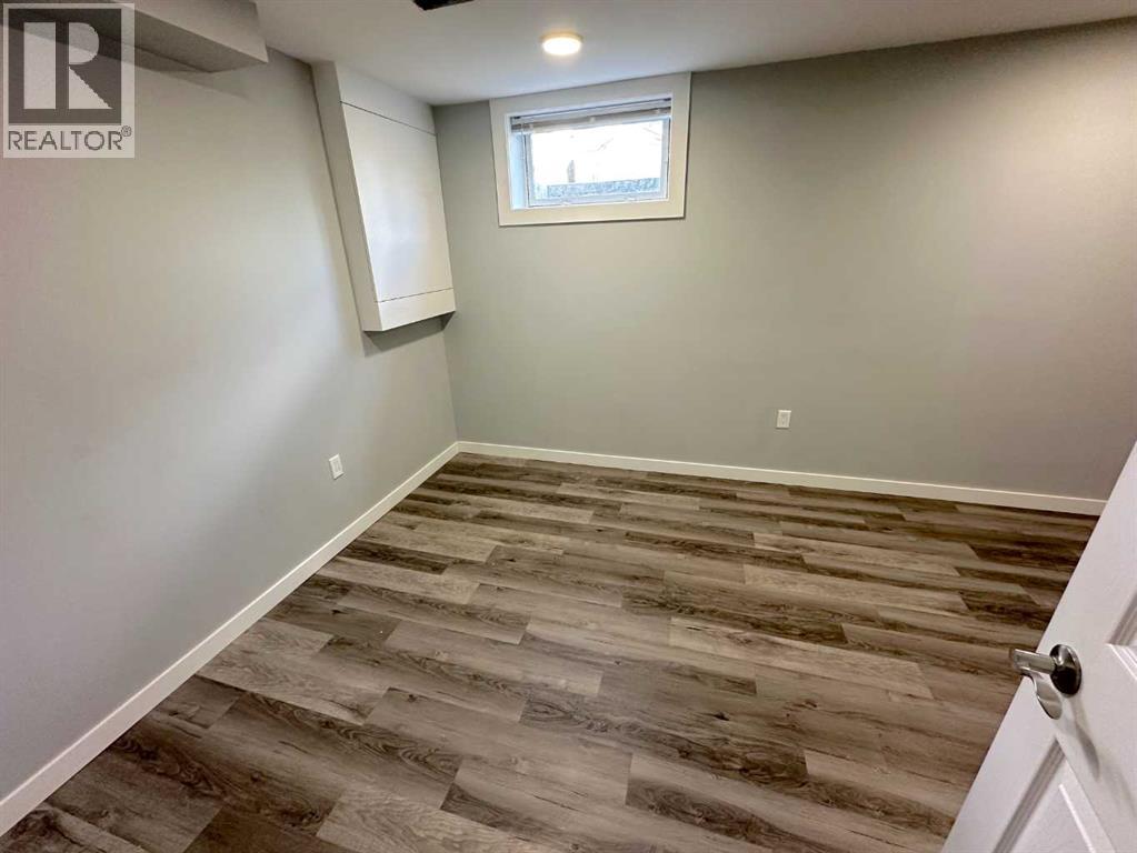 Single Family House for Sale in  Good Crescent Glendale Red Deer 