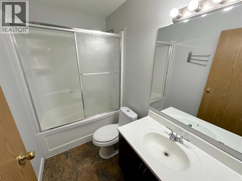 Single Family House for Sale in  Good Crescent Glendale Red Deer 