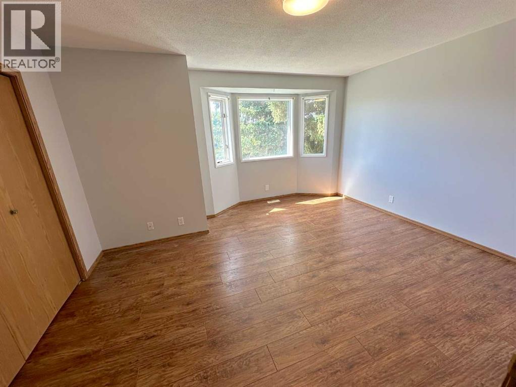 Single Family House for Sale in  Good Crescent Glendale Red Deer 