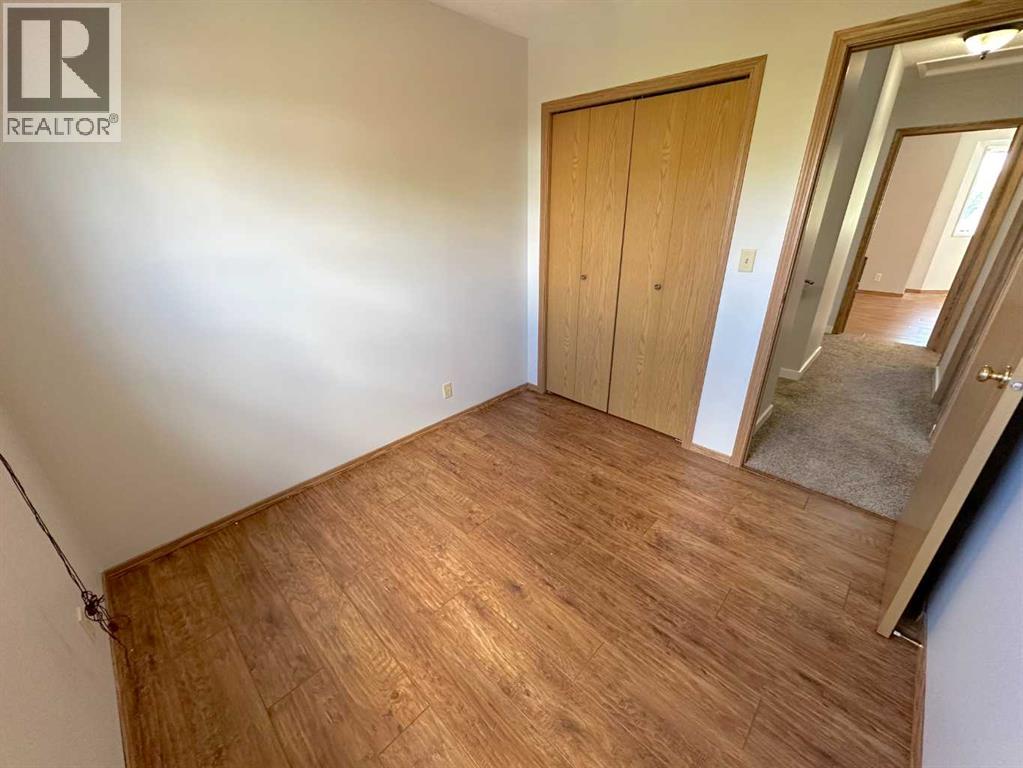 Single Family House for Sale in  Good Crescent Glendale Red Deer 