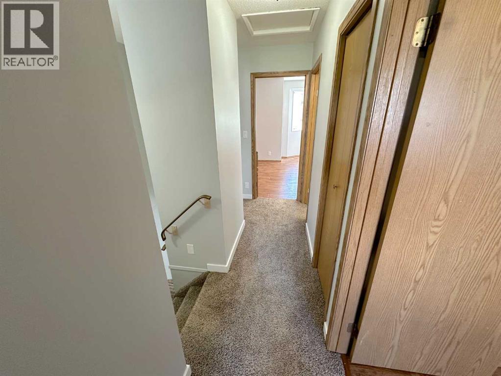 Single Family House for Sale in  Good Crescent Glendale Red Deer 