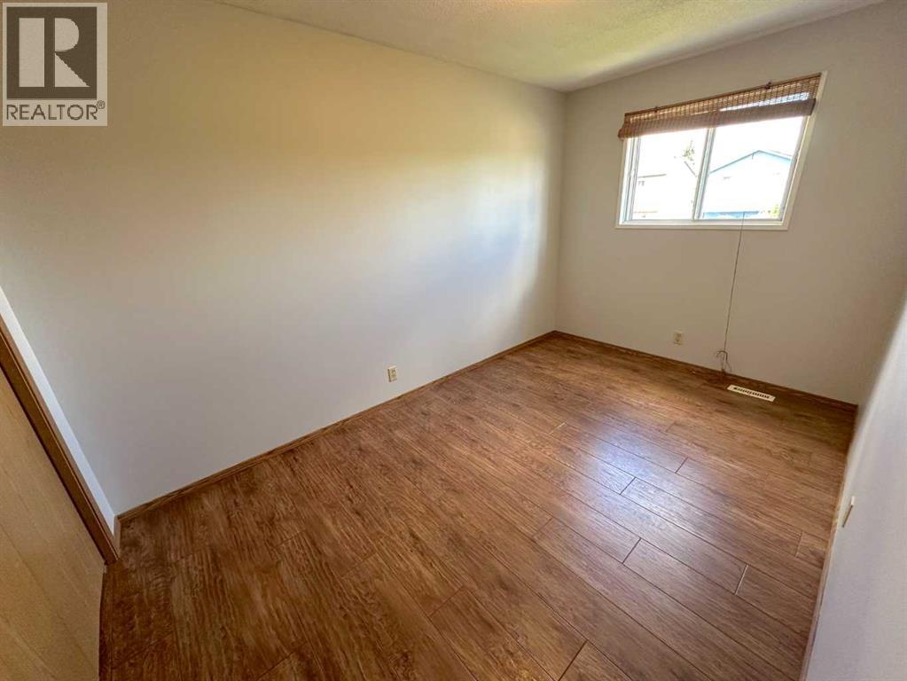 Single Family House for Sale in  Good Crescent Glendale Red Deer 