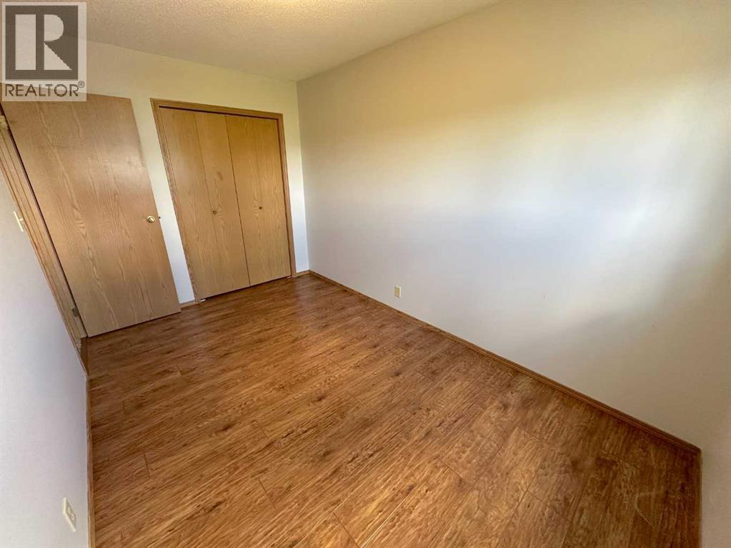 Single Family House for Sale in  Good Crescent Glendale Red Deer 