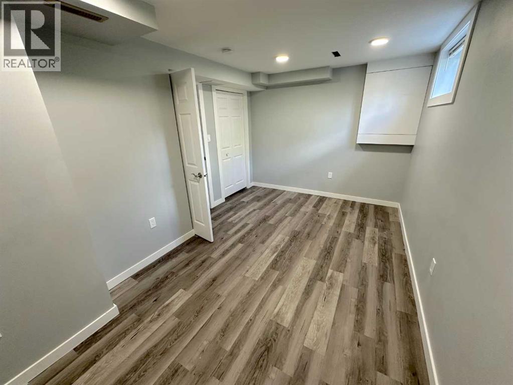 Single Family House for Sale in  Good Crescent Glendale Red Deer 