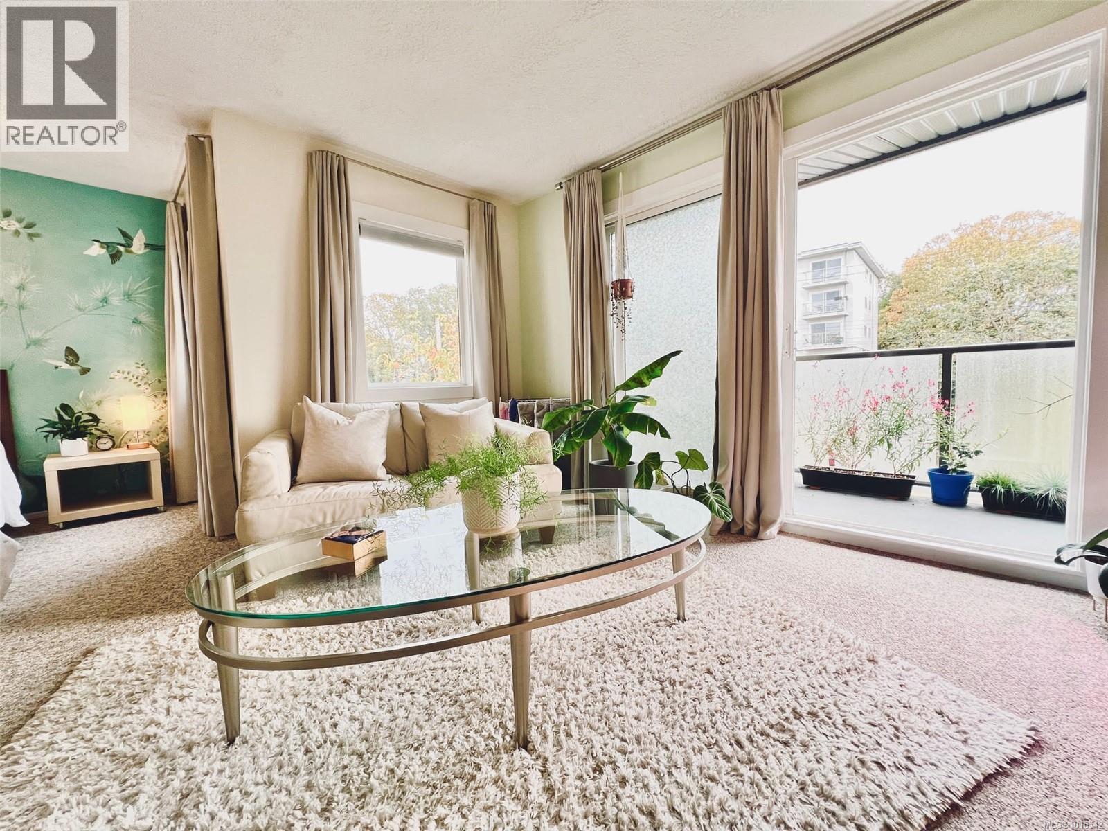 309 1342 Hillside Avenue, Victoria