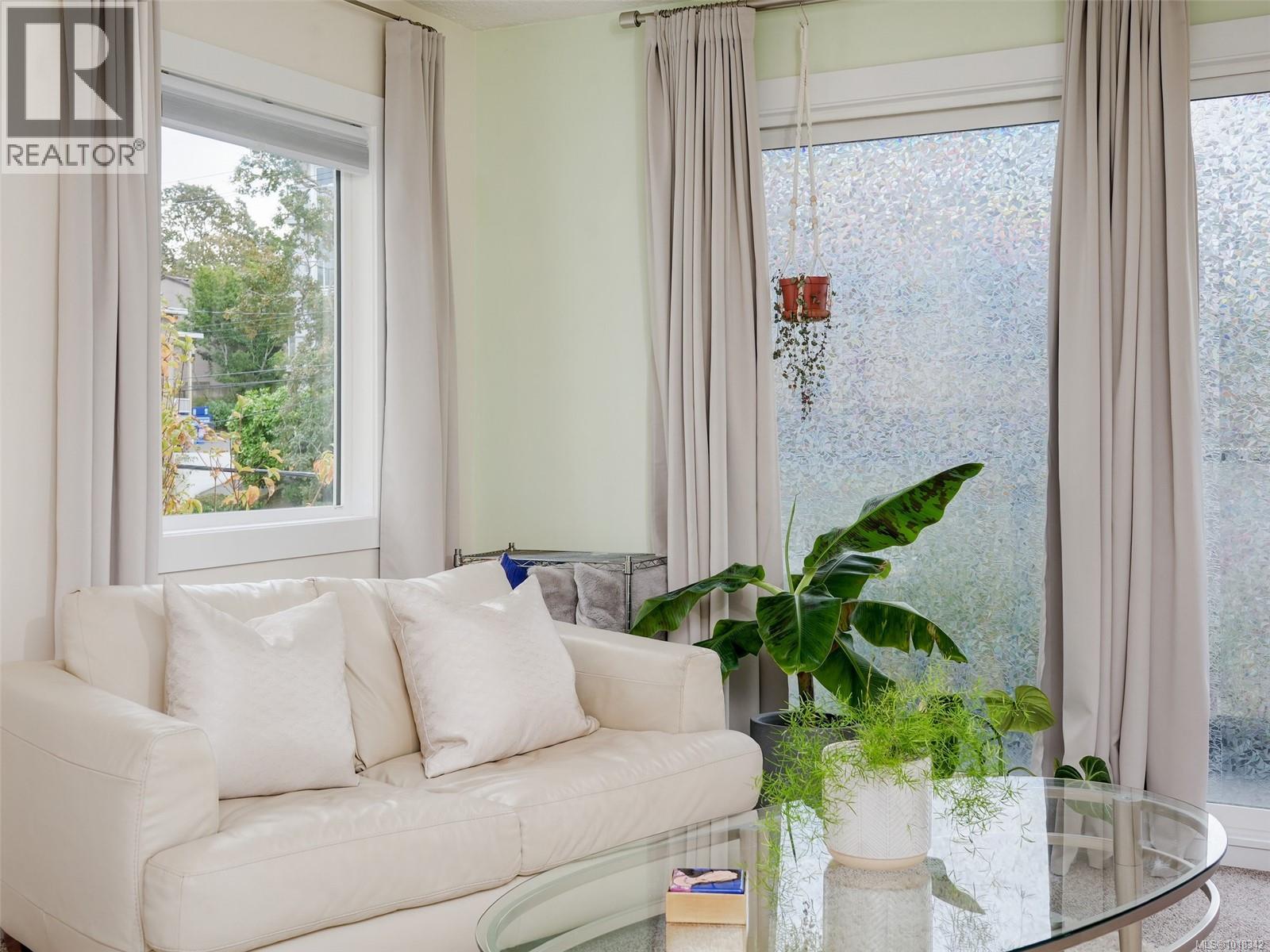 309 1342 Hillside Avenue, Victoria