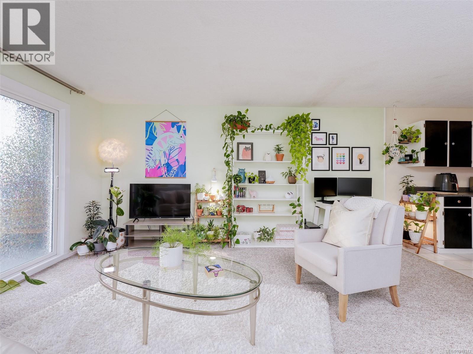 309 1342 Hillside Avenue, Victoria