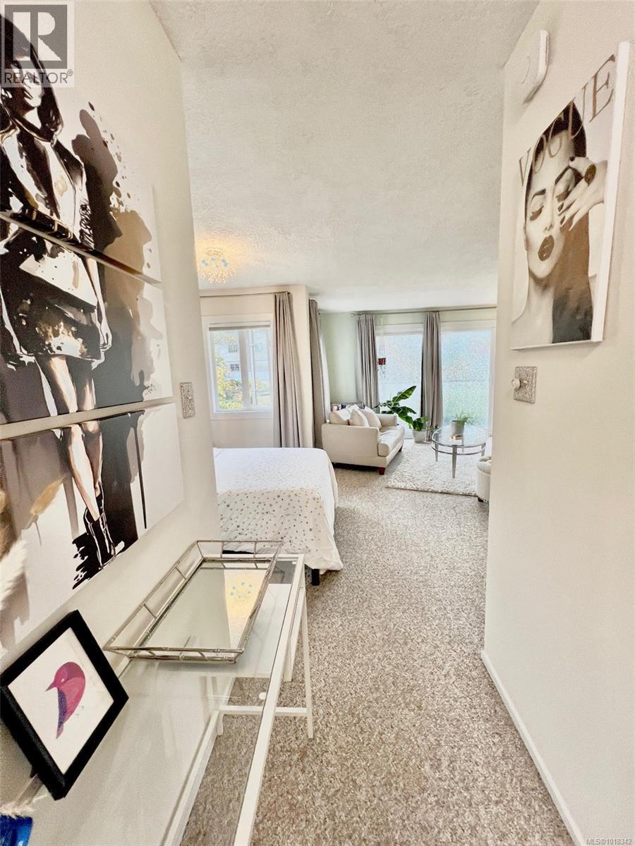 309 1342 Hillside Avenue, Victoria