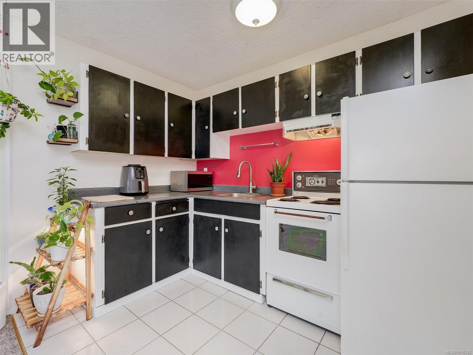309 1342 Hillside Avenue, Victoria